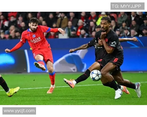 意甲激战：巴黎圣日耳曼与阿森纳战成平局乌龙球引发全场狂欢